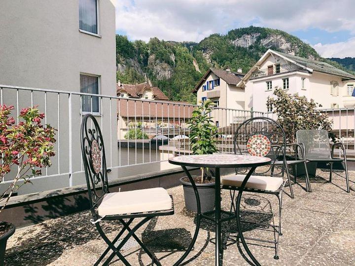 Hotel Rebstock Meiringen Bagian luar foto
