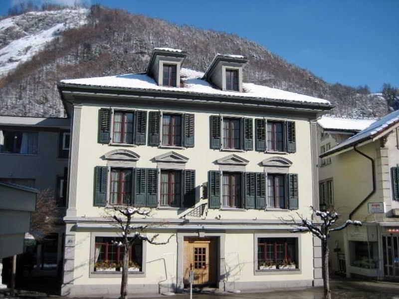 Hotel Rebstock Meiringen Bagian luar foto