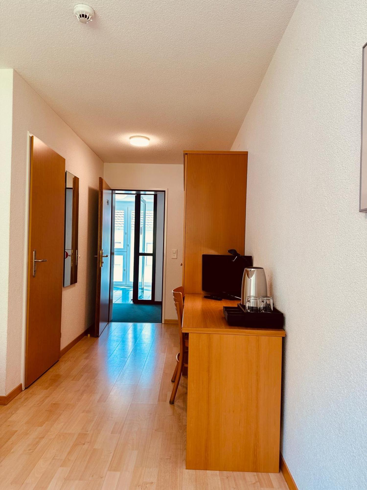 Hotel Rebstock Meiringen Bagian luar foto