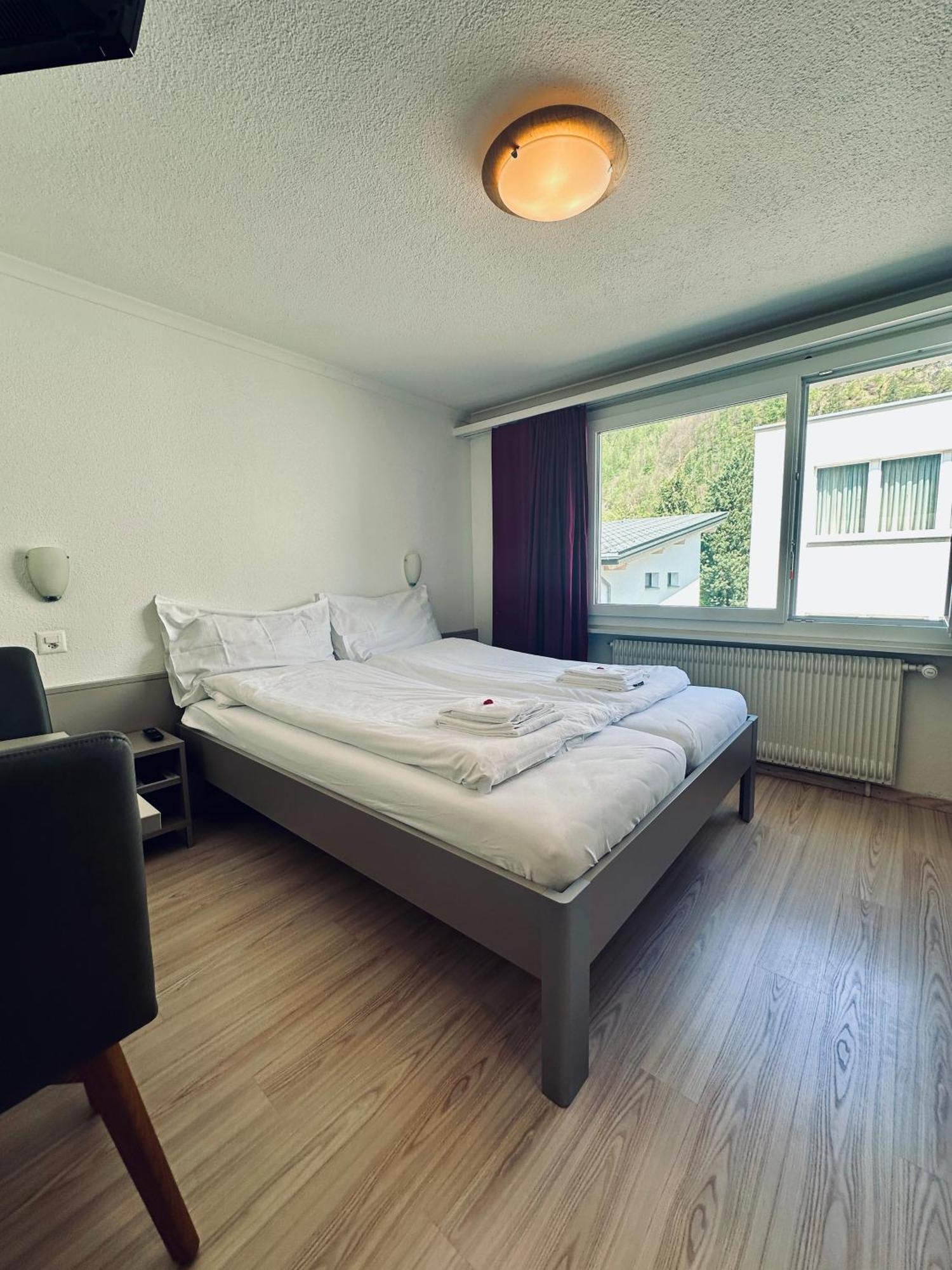 Hotel Rebstock Meiringen Bagian luar foto