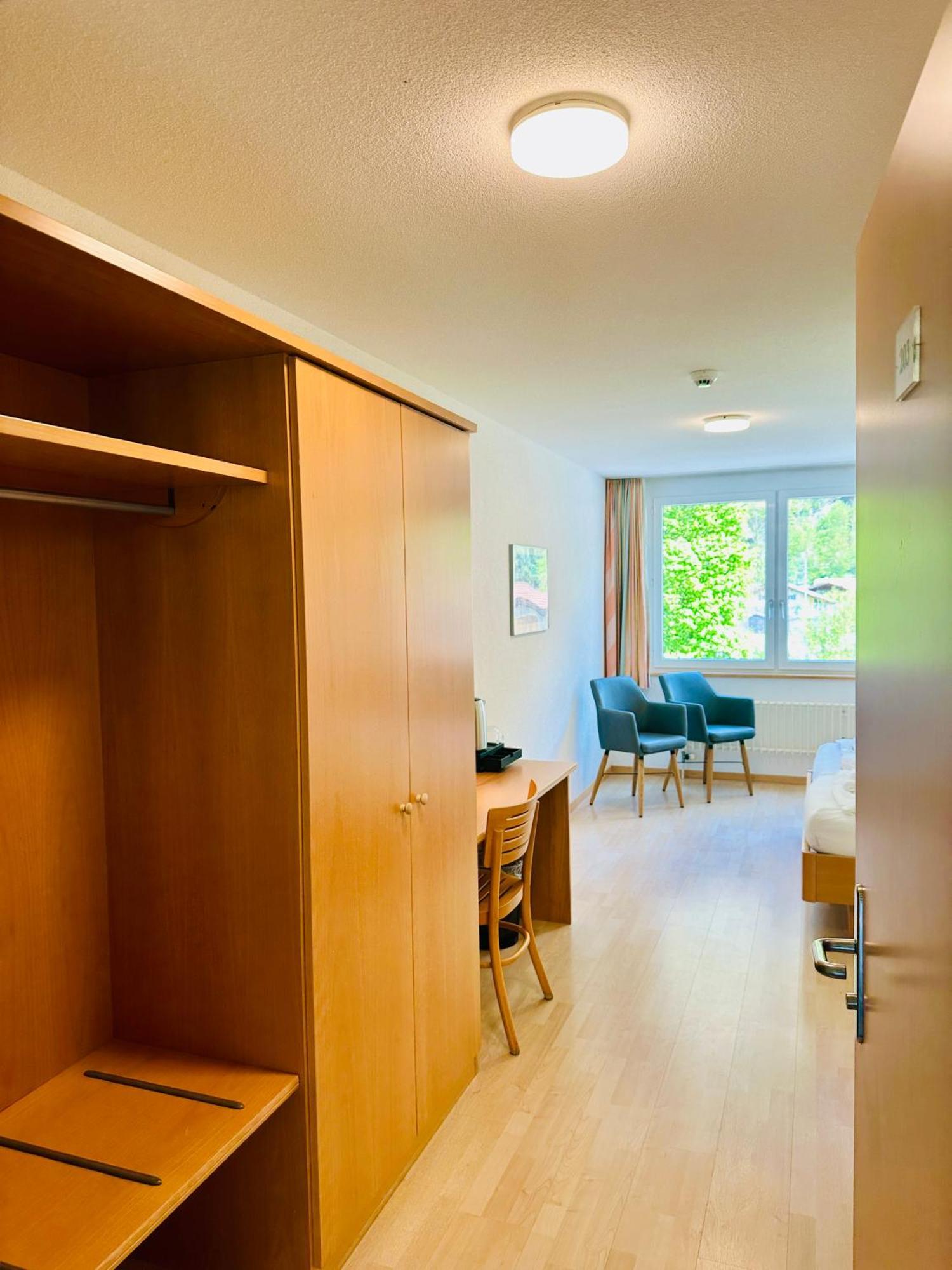 Hotel Rebstock Meiringen Bagian luar foto