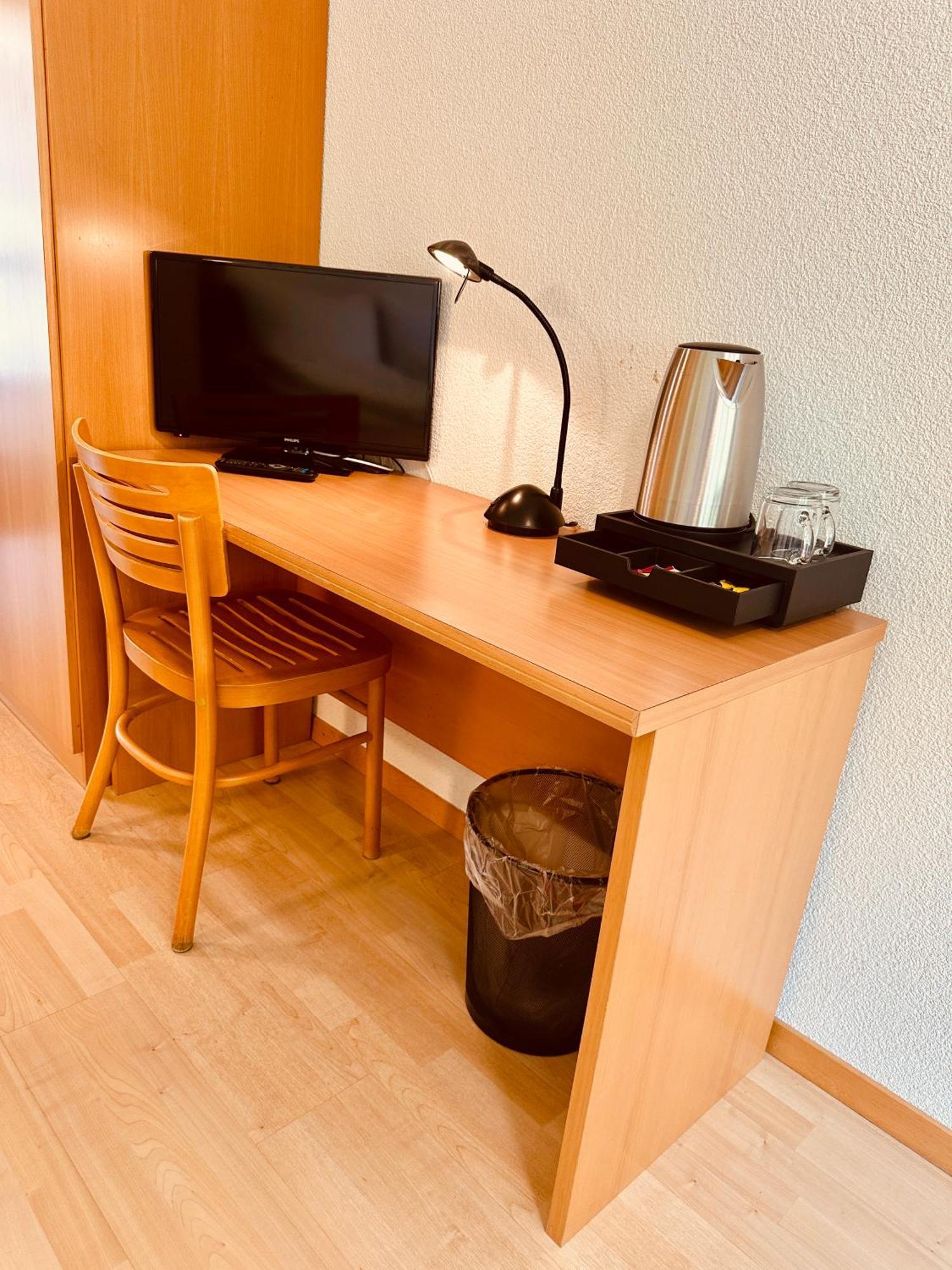 Hotel Rebstock Meiringen Bagian luar foto