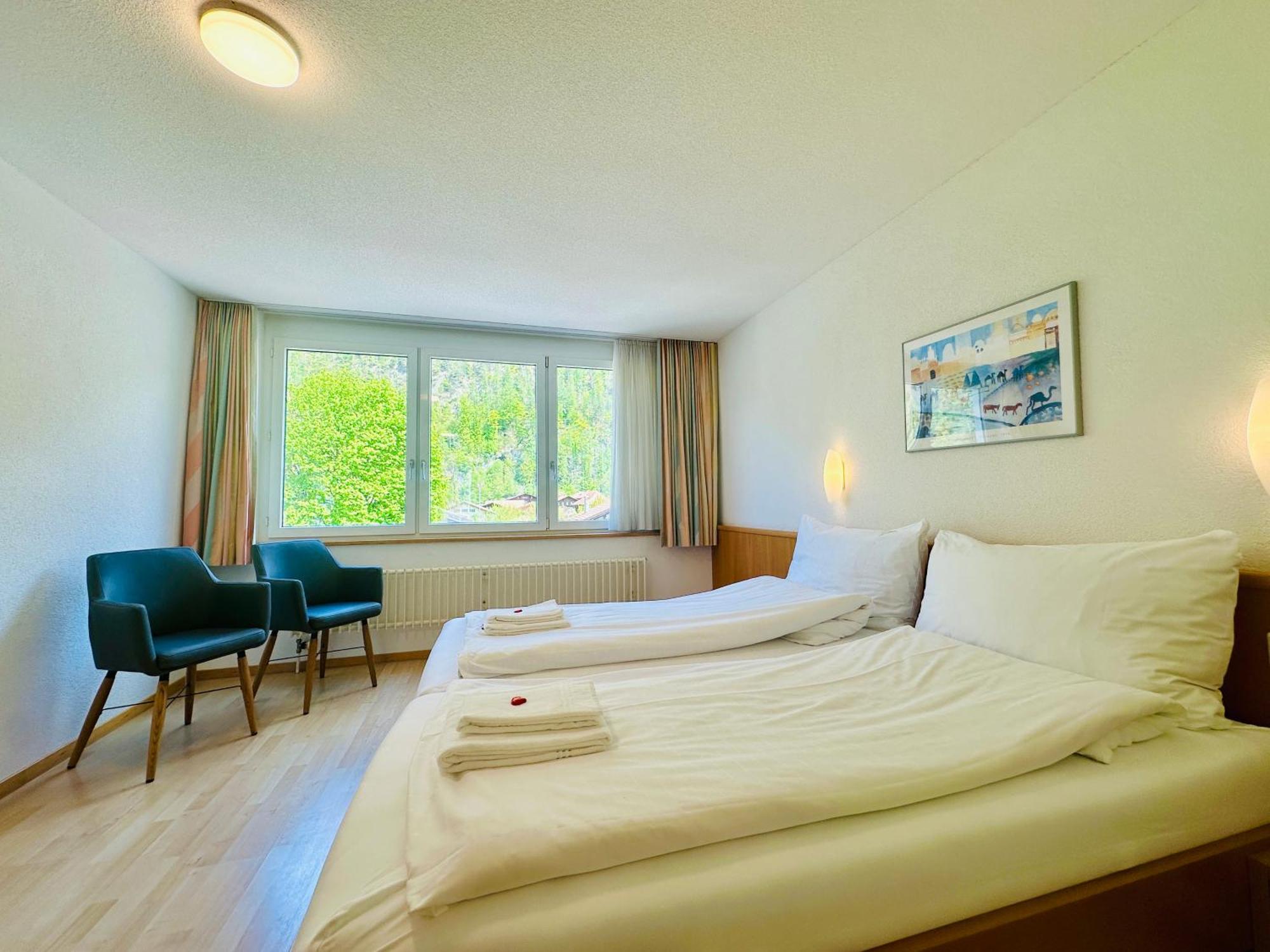 Hotel Rebstock Meiringen Bagian luar foto