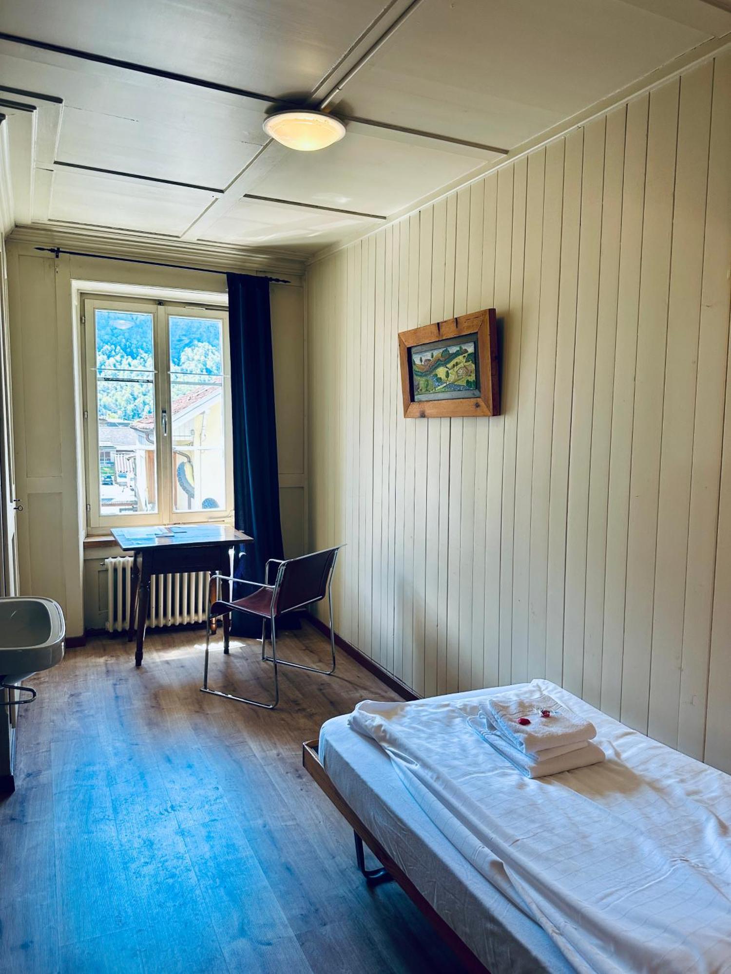 Hotel Rebstock Meiringen Bagian luar foto
