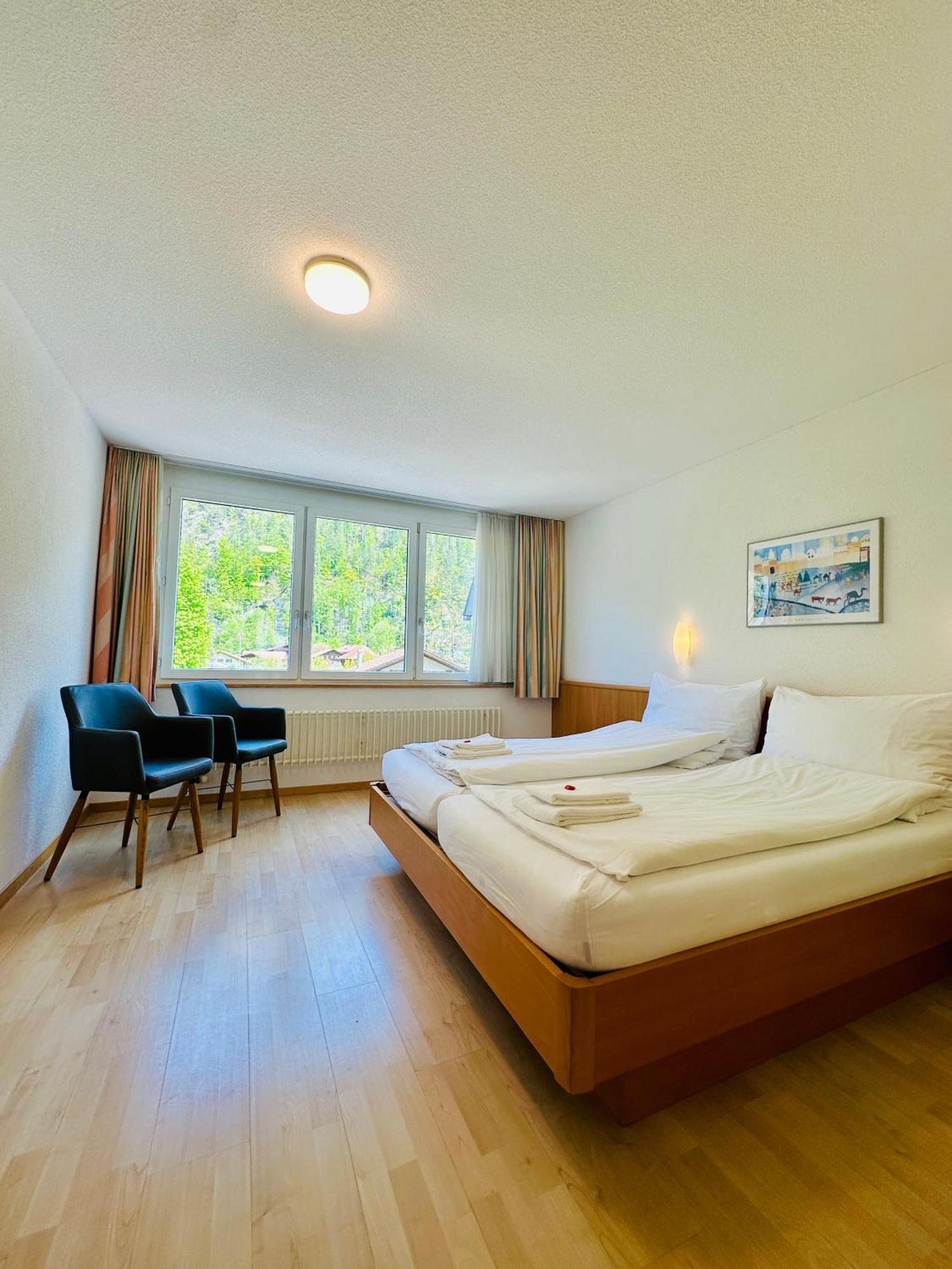 Hotel Rebstock Meiringen Bagian luar foto