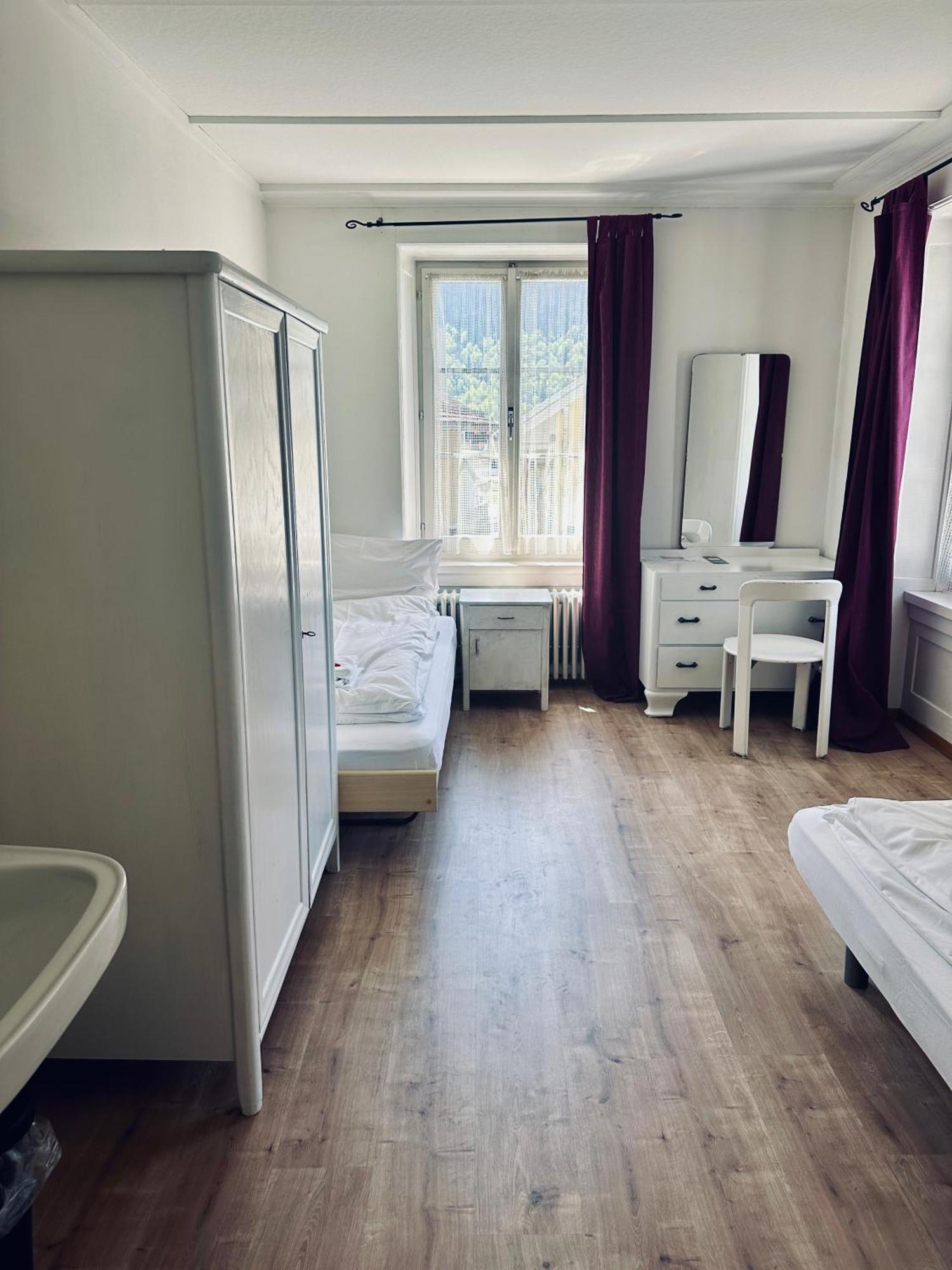 Hotel Rebstock Meiringen Bagian luar foto